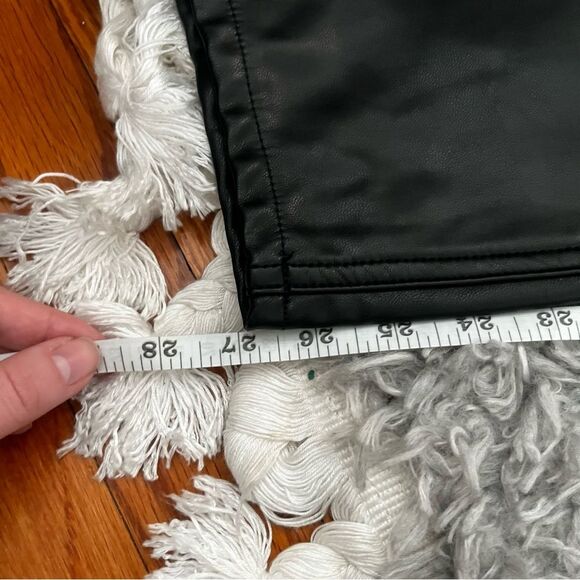 Abercrombie and Fitch Vegan Leather Skinny High Rise Pants size 16 33 - Picture 4 of 4